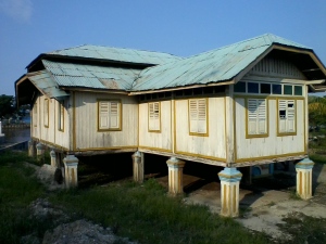 Rumah singgah Tuan Qadhi H Zakaria dibangun pada 23 Juli 1928. Kondisinya kini memperihatinkan, tak ada perawatan